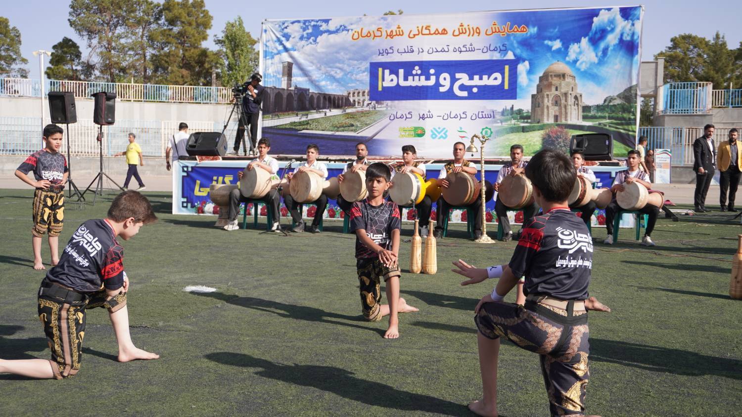 برگزاری همایش ورزش همگانی ۲۰۰۰ نفری صبح و نشاط در کرمان